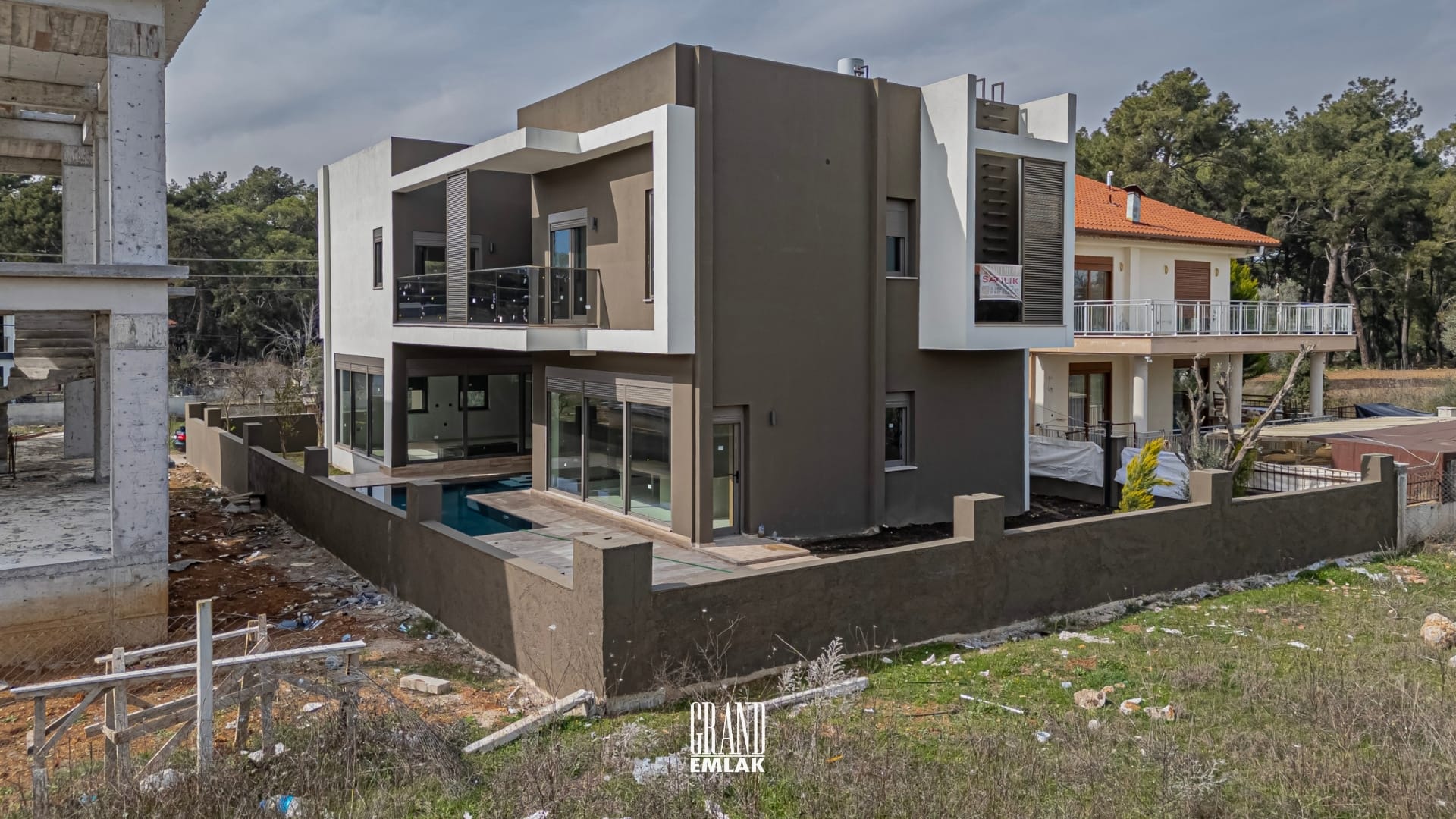 DÖŞEMEALTI SATILIK MÜSTAKİL HAVUZLU 4+1 VİLLA (4)