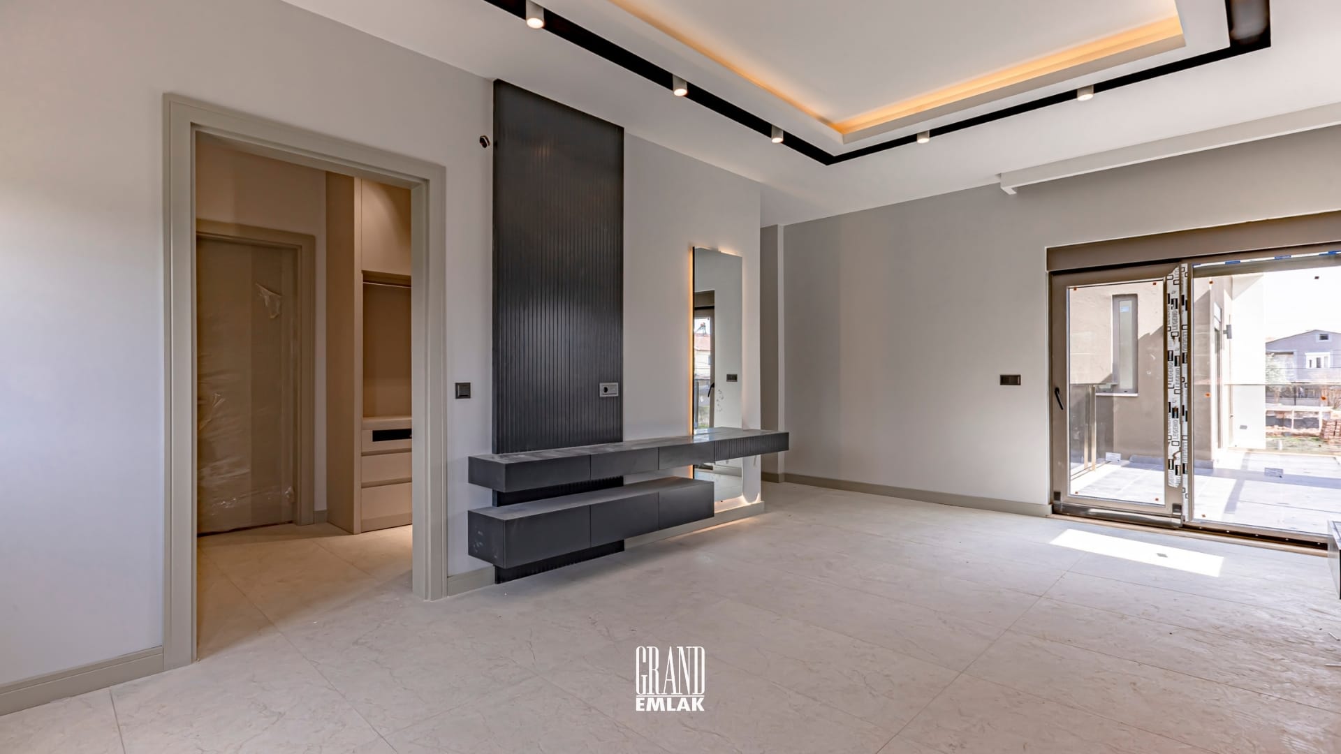 DÖŞEMEALTI SATILIK MÜSTAKİL HAVUZLU 4+1 VİLLA (40)