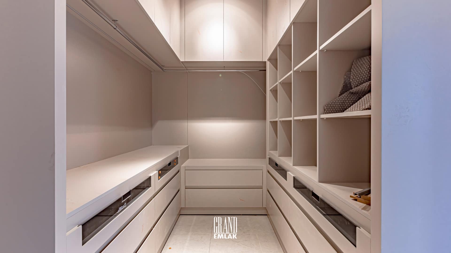 DÖŞEMEALTI SATILIK MÜSTAKİL HAVUZLU 4+1 VİLLA (41)