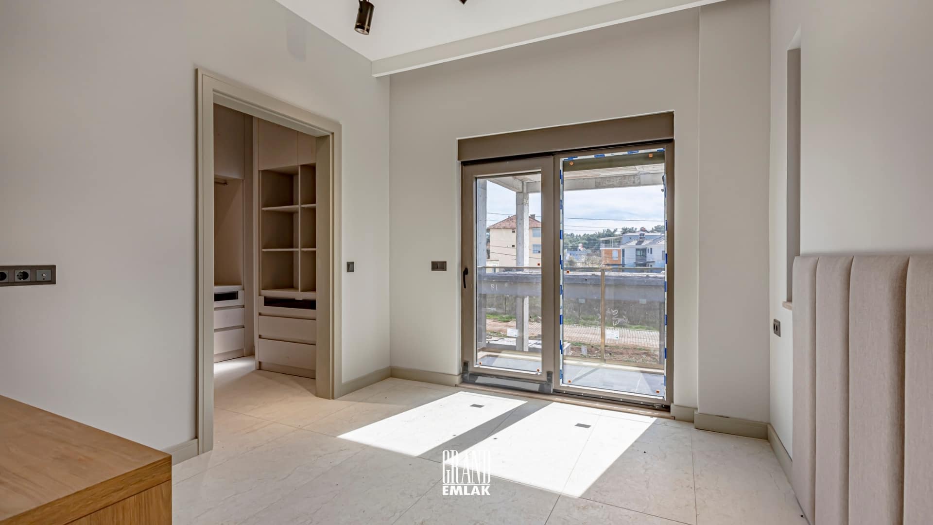 DÖŞEMEALTI SATILIK MÜSTAKİL HAVUZLU 4+1 VİLLA (48)