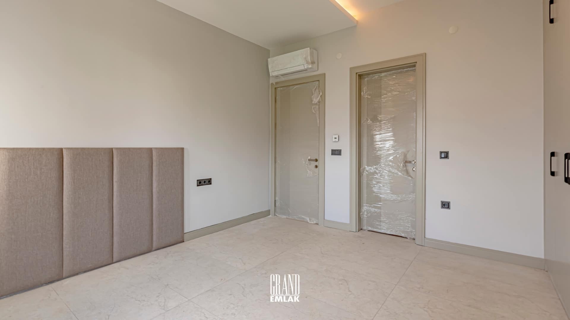 DÖŞEMEALTI SATILIK MÜSTAKİL HAVUZLU 4+1 VİLLA (51)