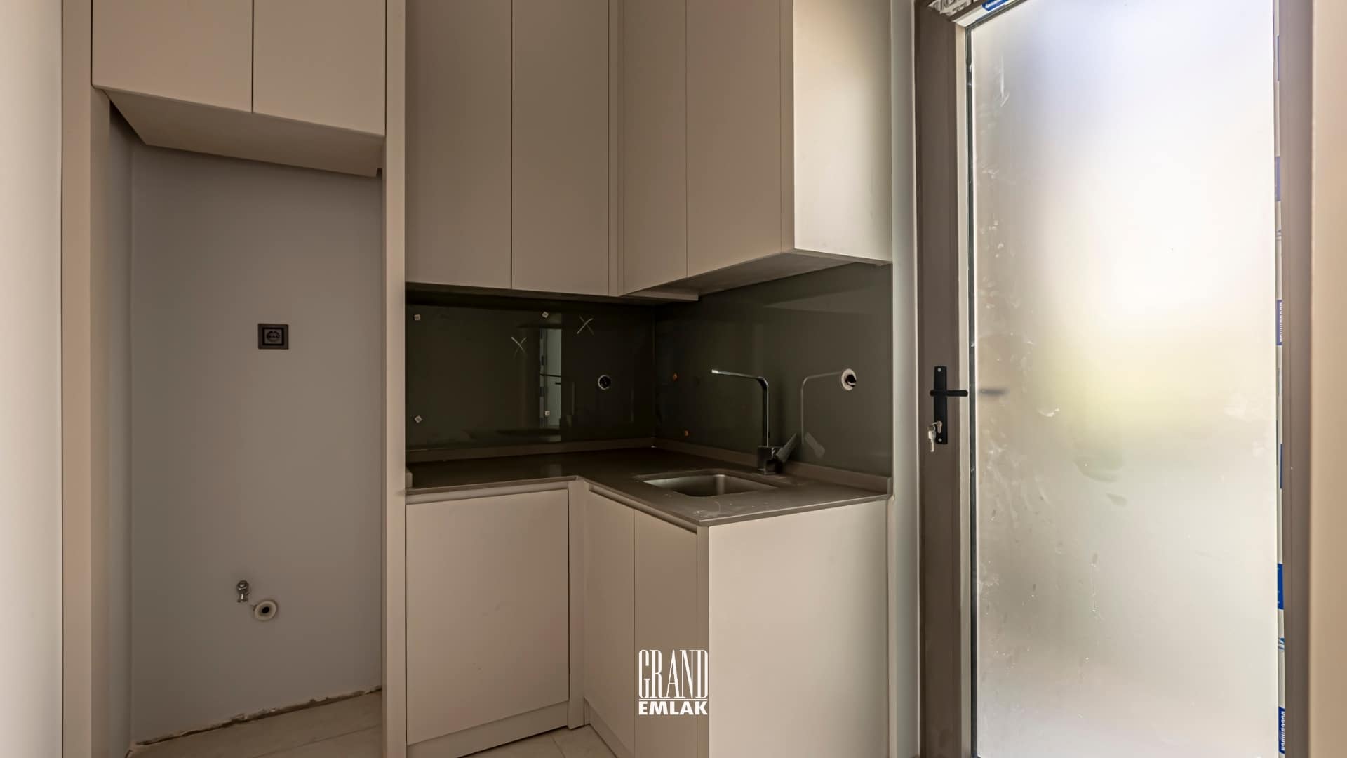 DÖŞEMEALTI SATILIK MÜSTAKİL HAVUZLU 4+1 VİLLA (55)