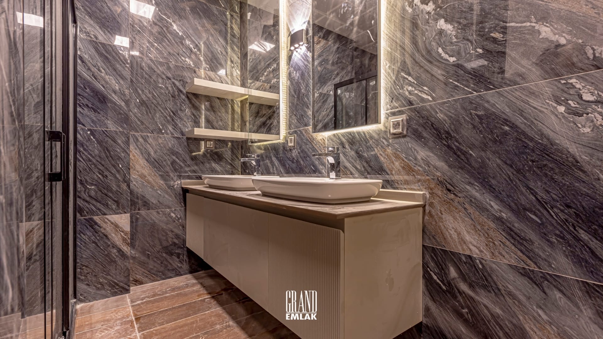 DÖŞEMEALTI SATILIK MÜSTAKİL HAVUZLU 4+1 VİLLA (59)