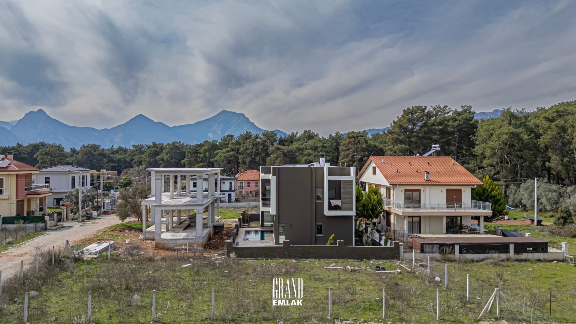 DÖŞEMEALTI SATILIK MÜSTAKİL HAVUZLU 4+1 VİLLA (8)