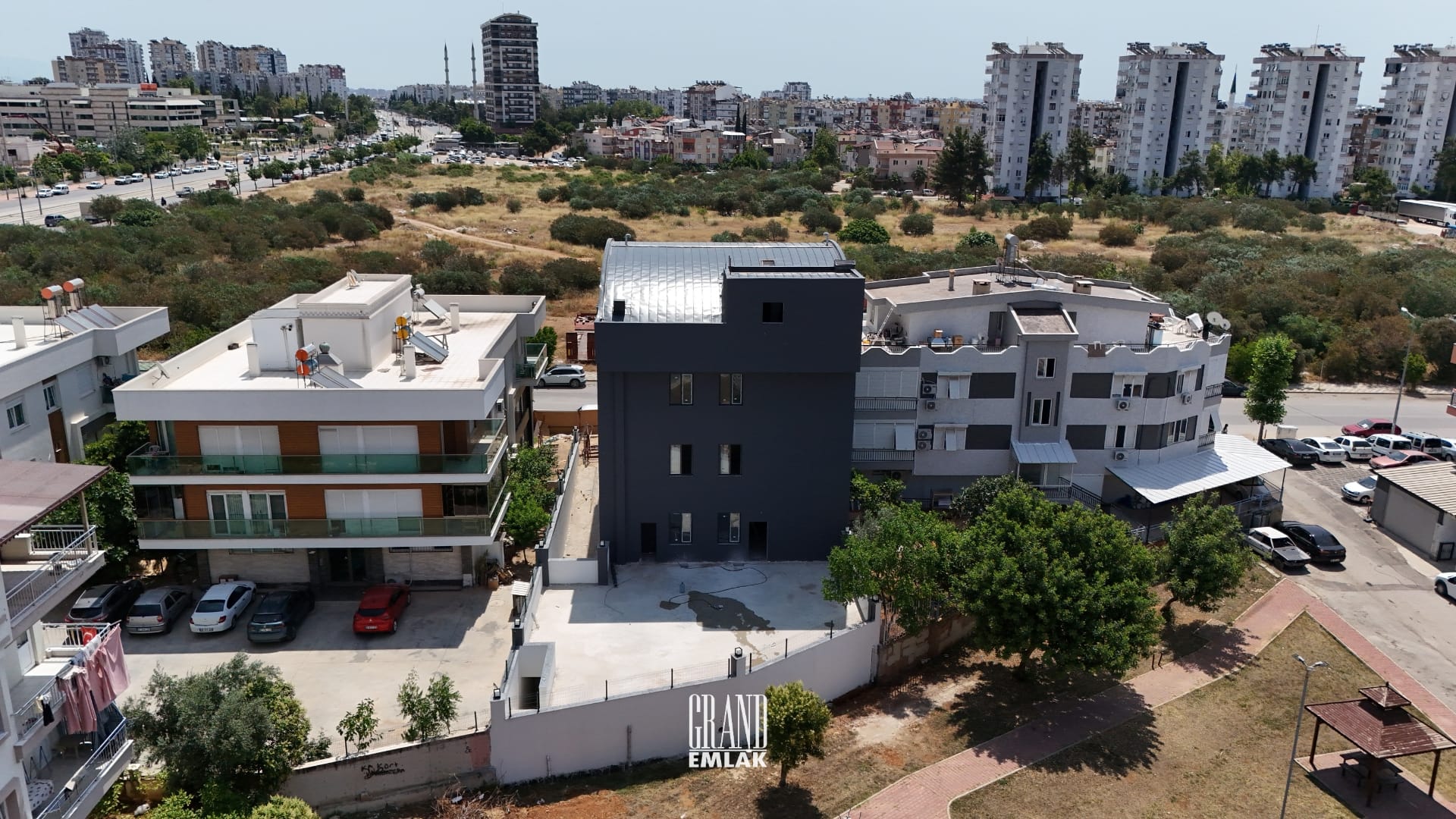 kiralık komple bina dükkan logolu (12)