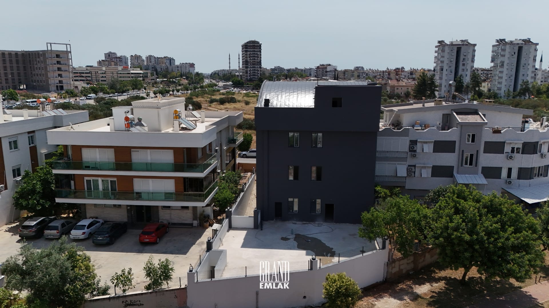 kiralık komple bina dükkan logolu (13)