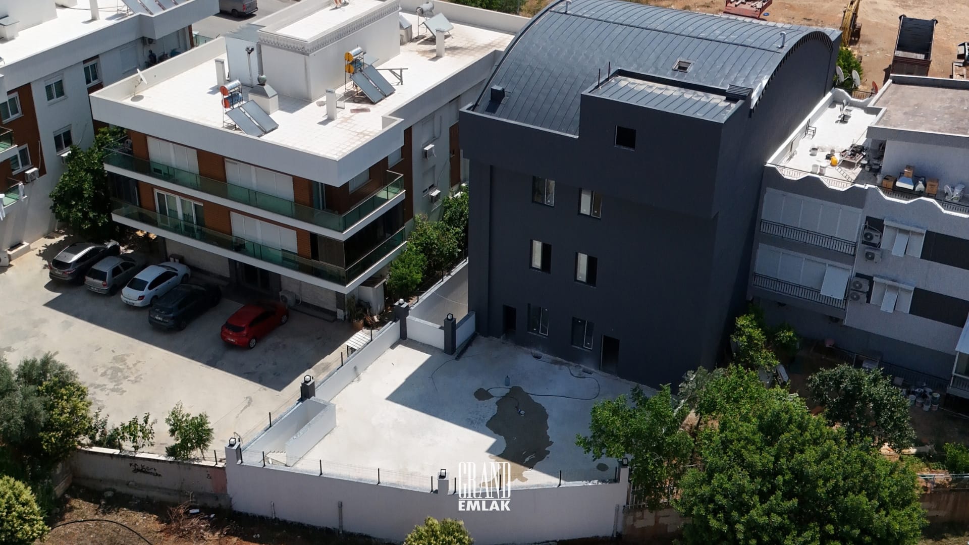 kiralık komple bina dükkan logolu (14)