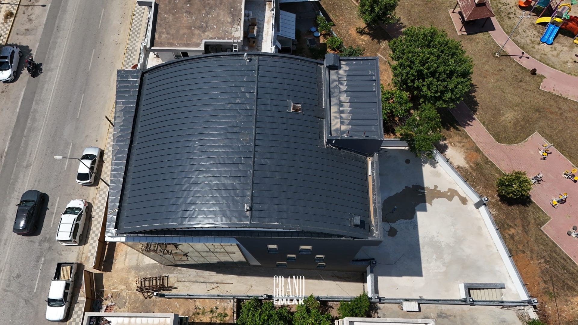 kiralık komple bina dükkan logolu (18)