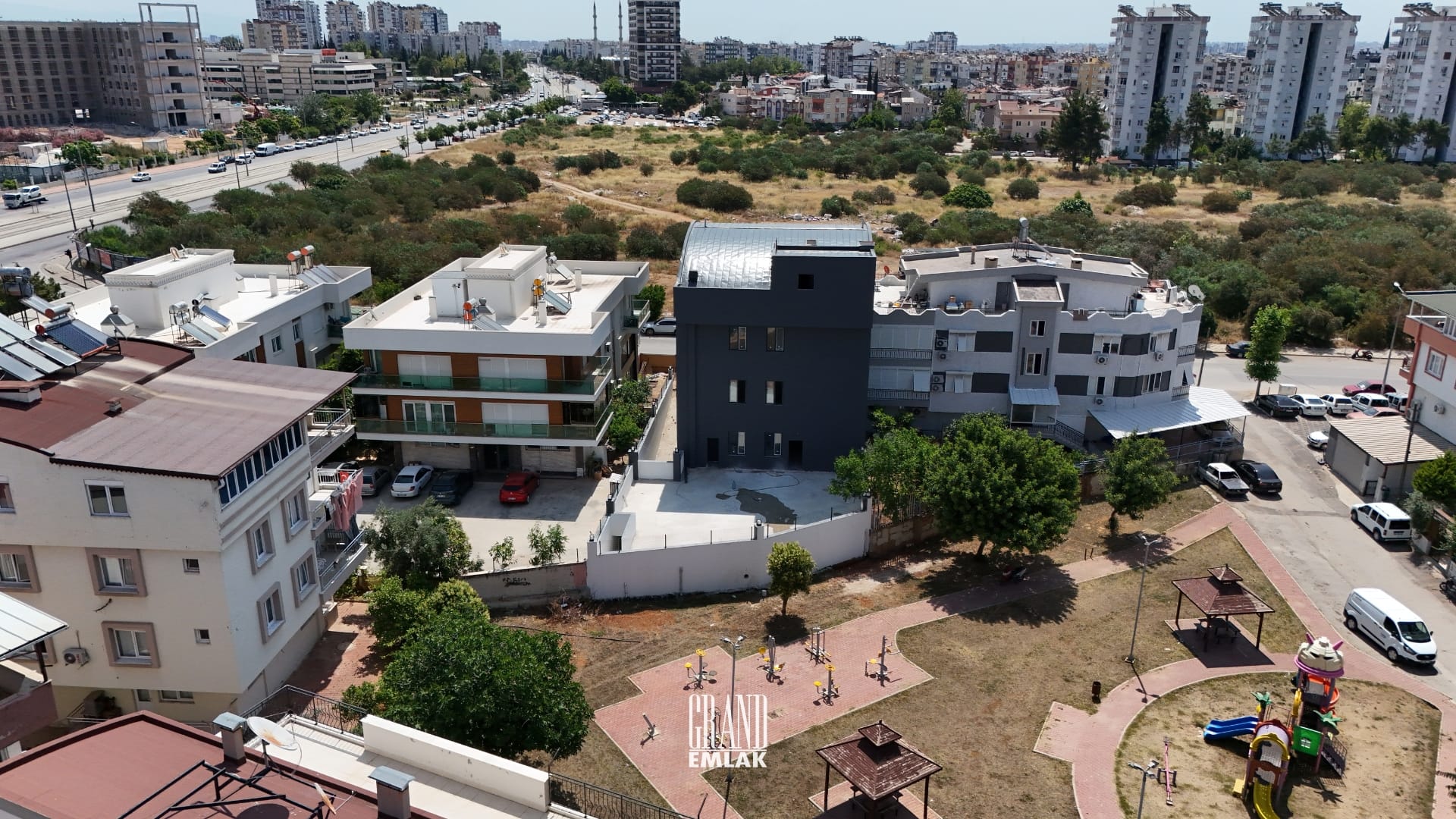 kiralık komple bina dükkan logolu (19)