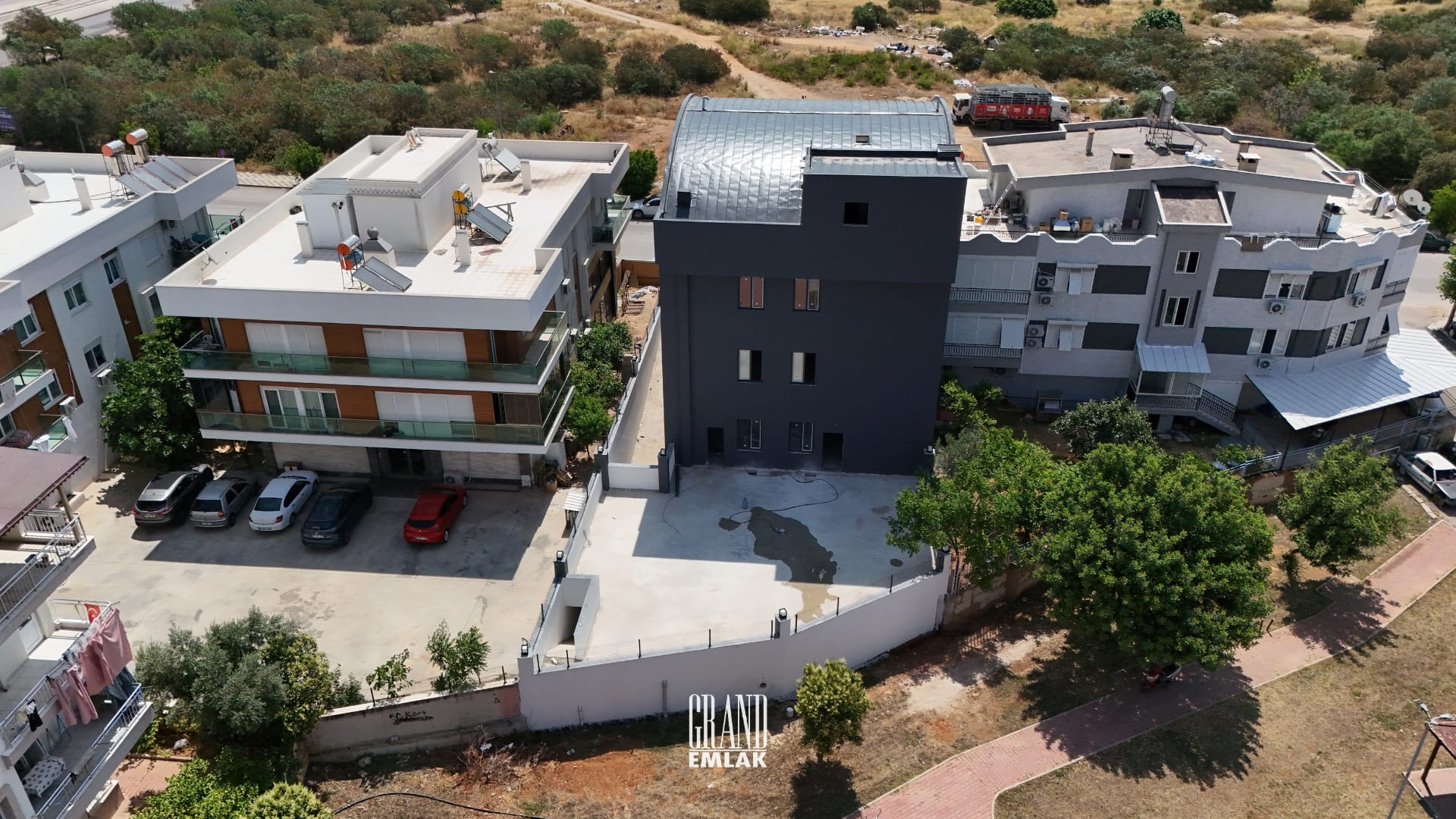 kiralık komple bina dükkan logolu (20)