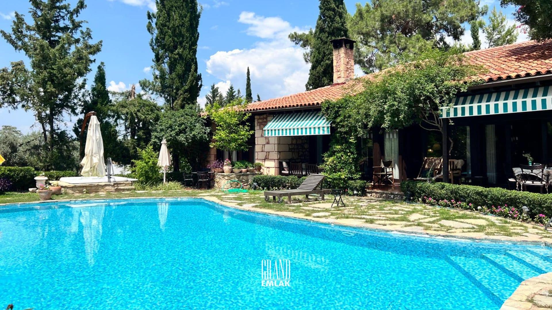 ANTALYA AKSU DA SATILIK ŞAHANE ÇİFTLİK EVİ (10)