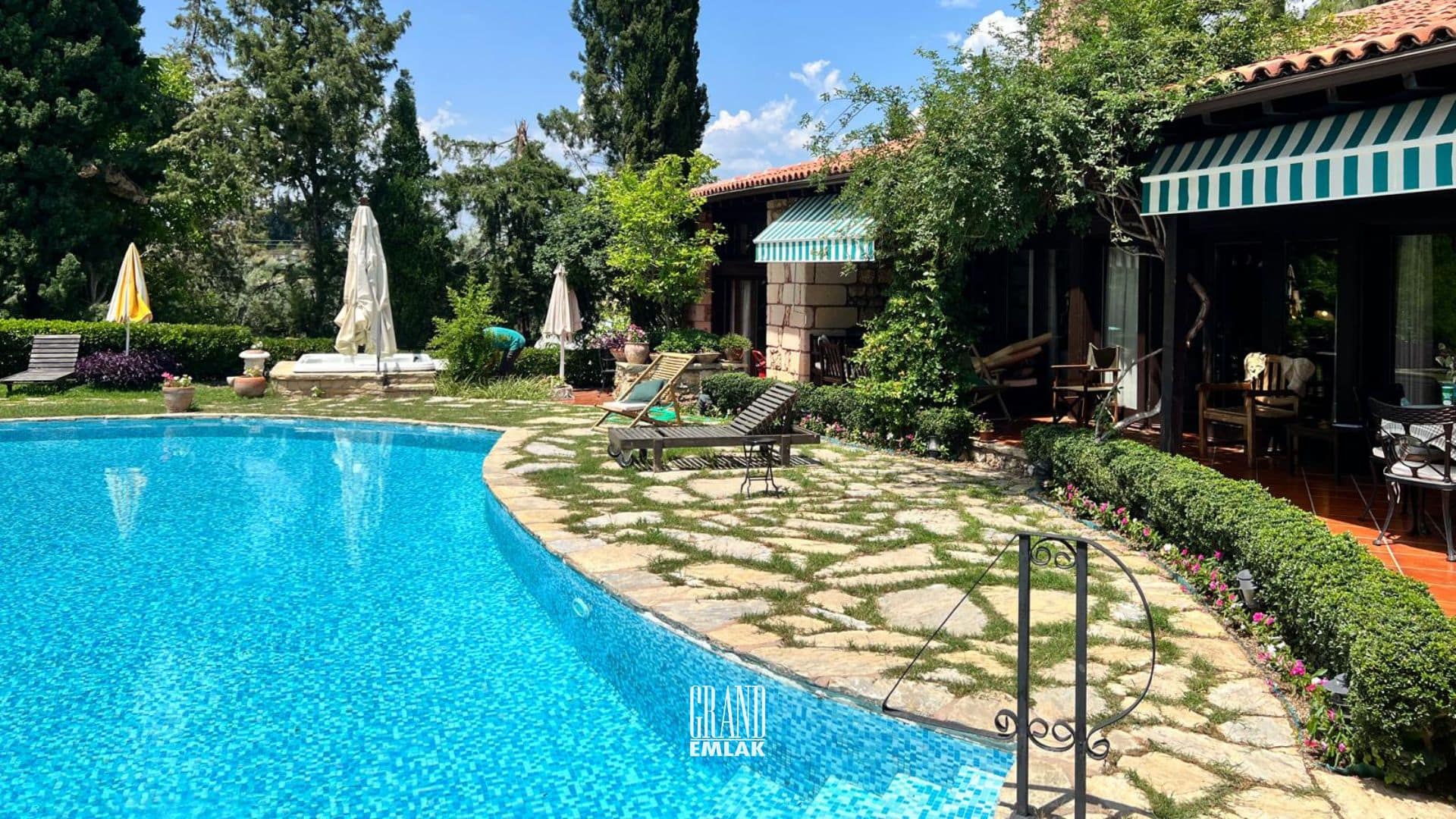 ANTALYA AKSU DA SATILIK ŞAHANE ÇİFTLİK EVİ (11)