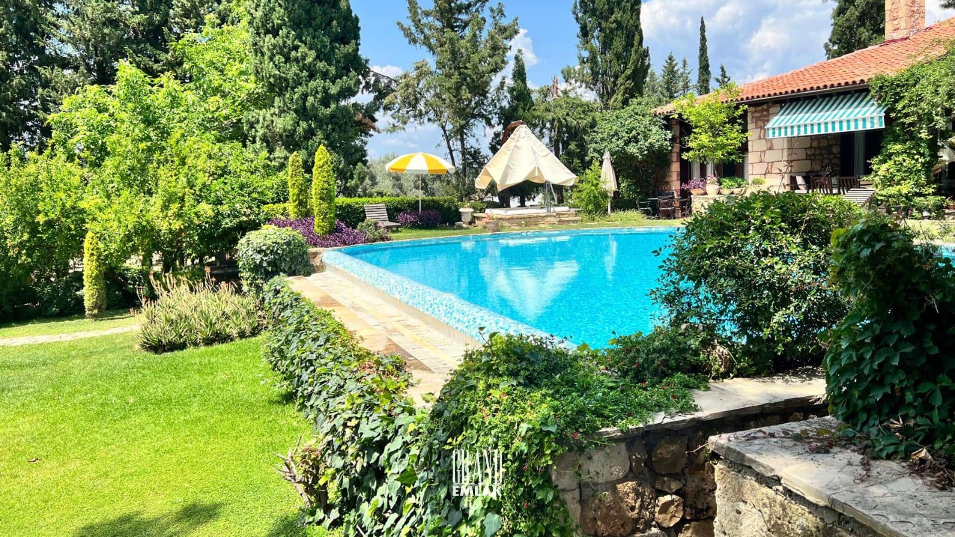 ANTALYA AKSU DA SATILIK ŞAHANE ÇİFTLİK EVİ (13)