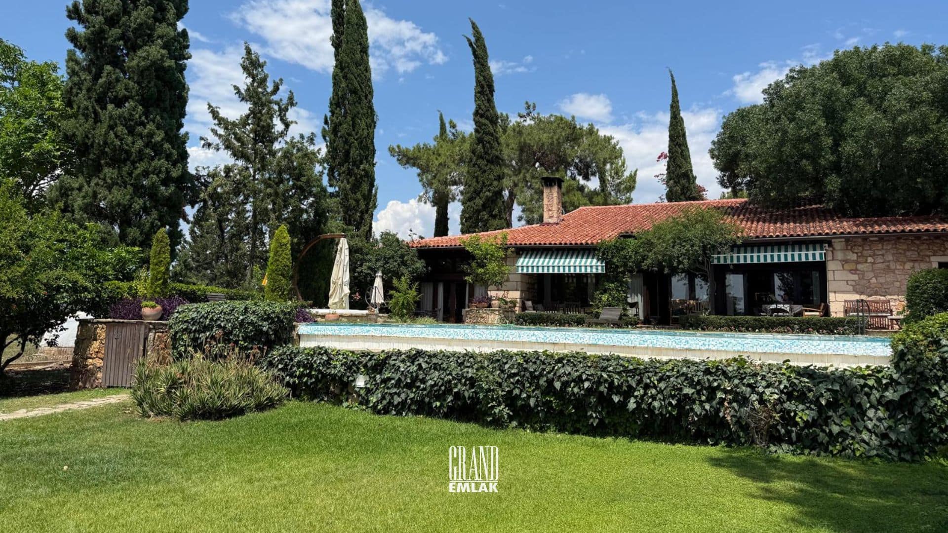 ANTALYA AKSU DA SATILIK ŞAHANE ÇİFTLİK EVİ (16)