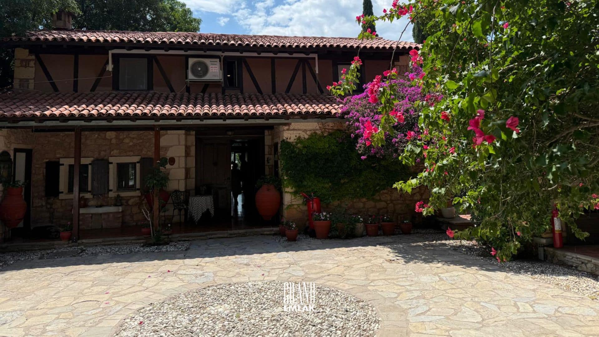 ANTALYA AKSU DA SATILIK ŞAHANE ÇİFTLİK EVİ (20)