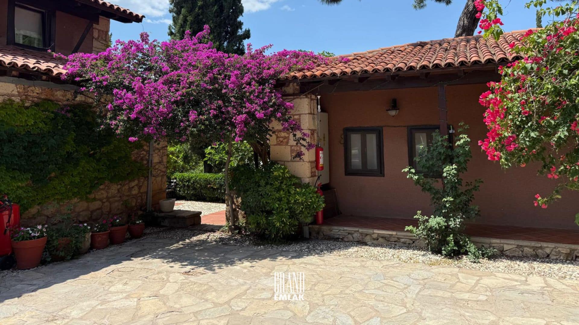 ANTALYA AKSU DA SATILIK ŞAHANE ÇİFTLİK EVİ (21)