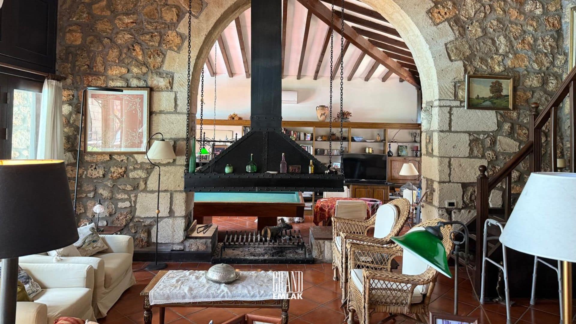 ANTALYA AKSU DA SATILIK ŞAHANE ÇİFTLİK EVİ (23)
