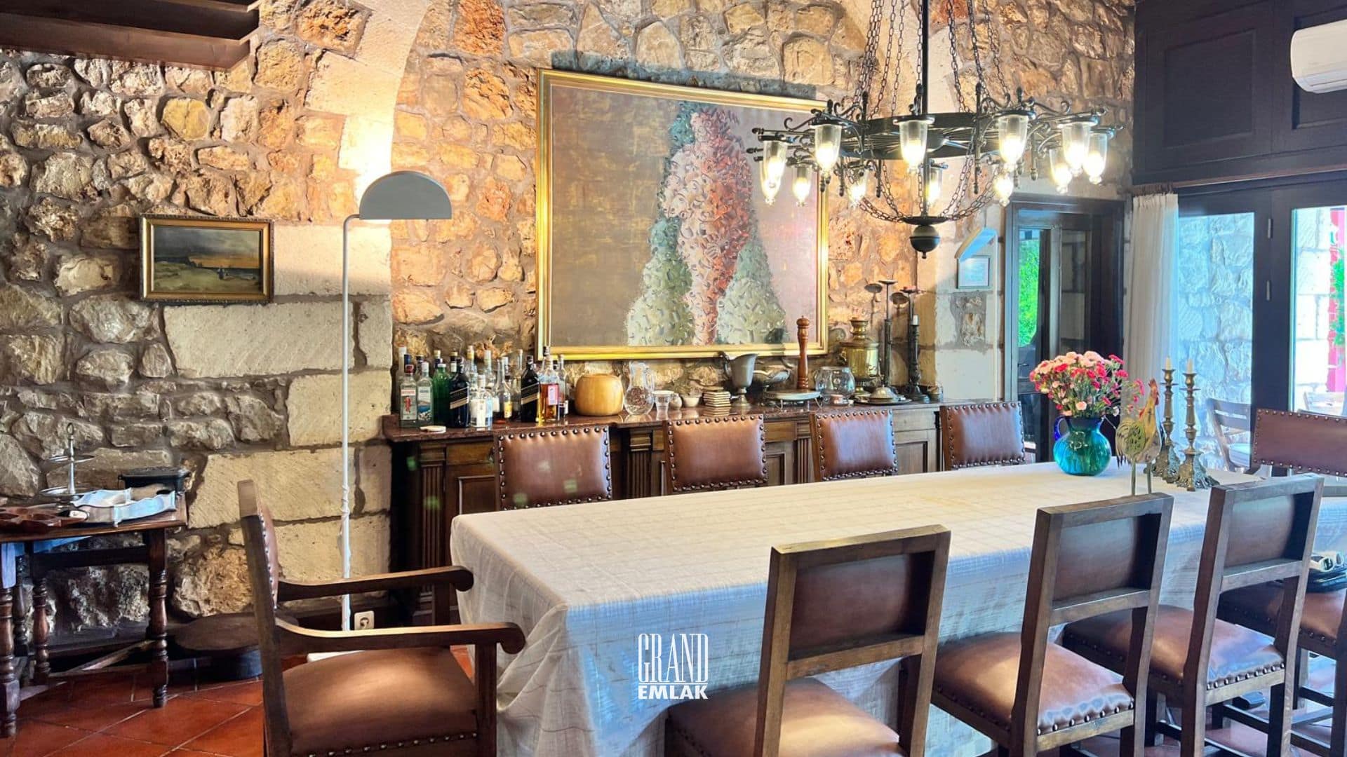 ANTALYA AKSU DA SATILIK ŞAHANE ÇİFTLİK EVİ (26)