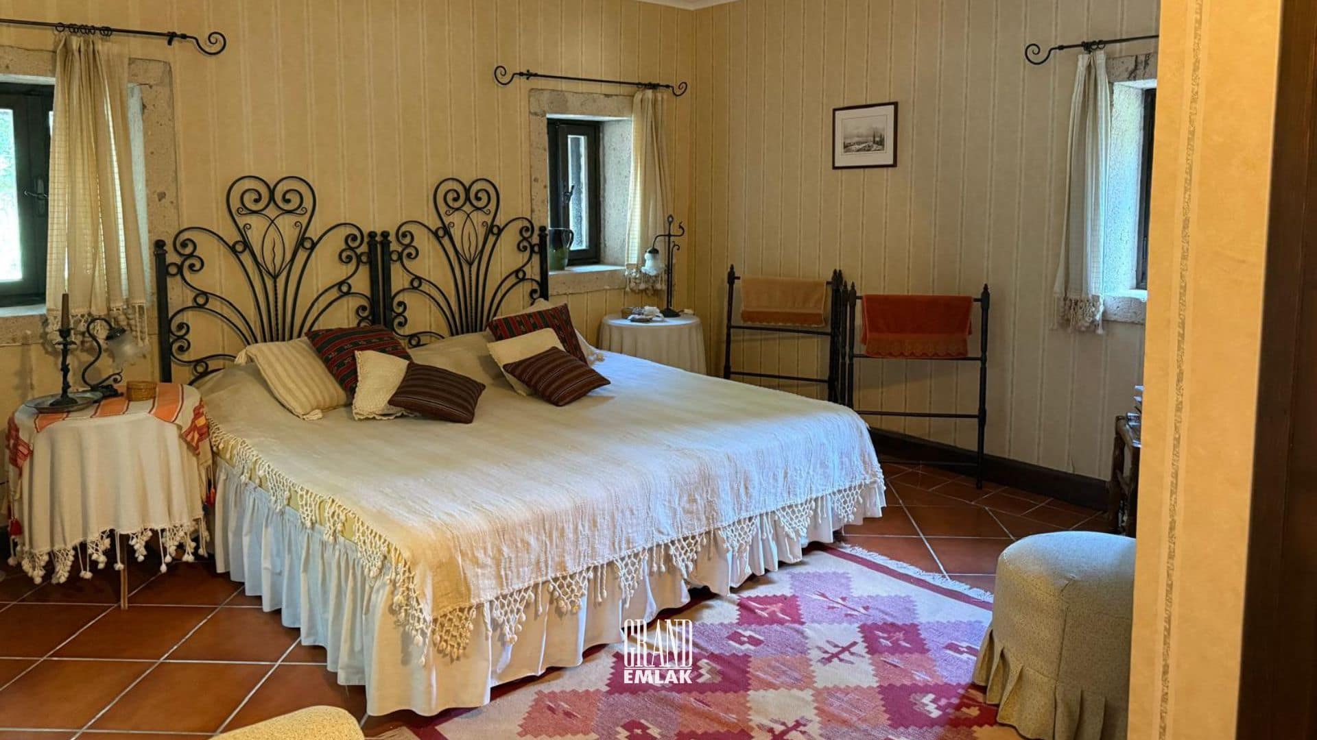 ANTALYA AKSU DA SATILIK ŞAHANE ÇİFTLİK EVİ (32)
