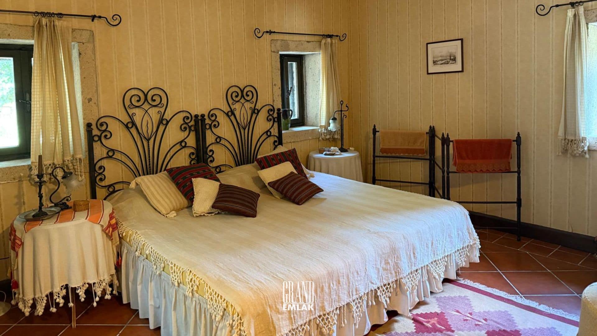 ANTALYA AKSU DA SATILIK ŞAHANE ÇİFTLİK EVİ (33)