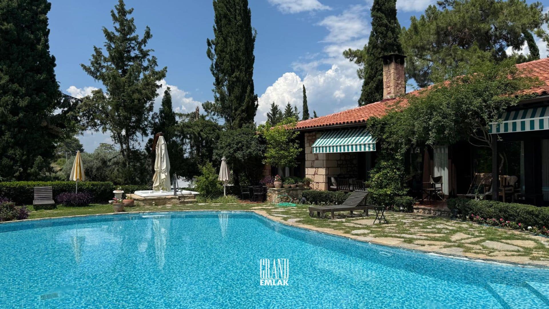 ANTALYA AKSU DA SATILIK ŞAHANE ÇİFTLİK EVİ (6)