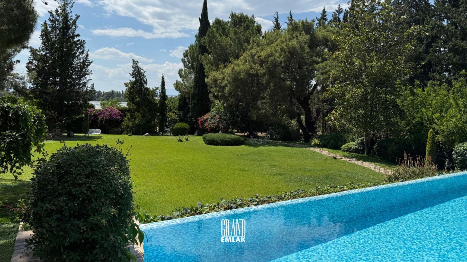 ANTALYA AKSU DA SATILIK ŞAHANE ÇİFTLİK EVİ (7)