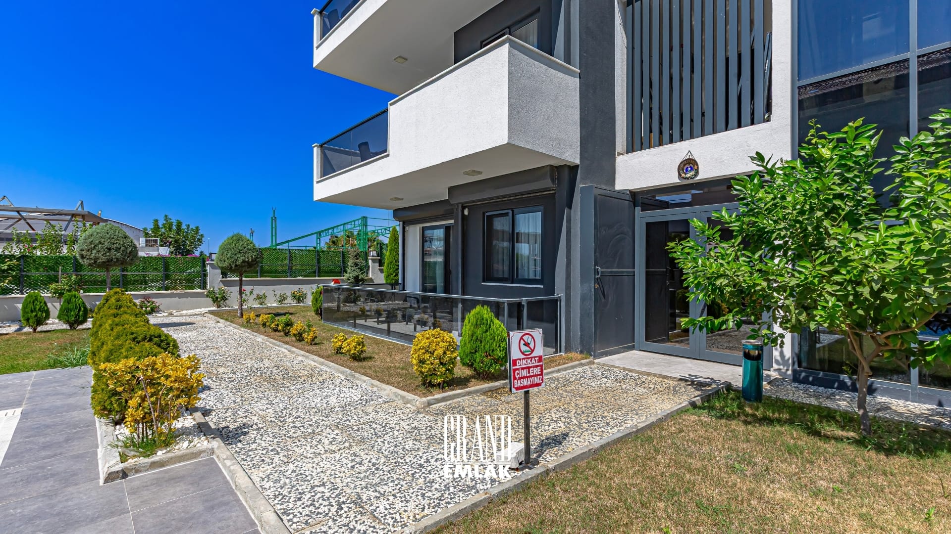 Manavgat’ta Denize Yakın Lojman Olabilecek Satılık 10 Odalı Butik Otel DRON logolu (11)