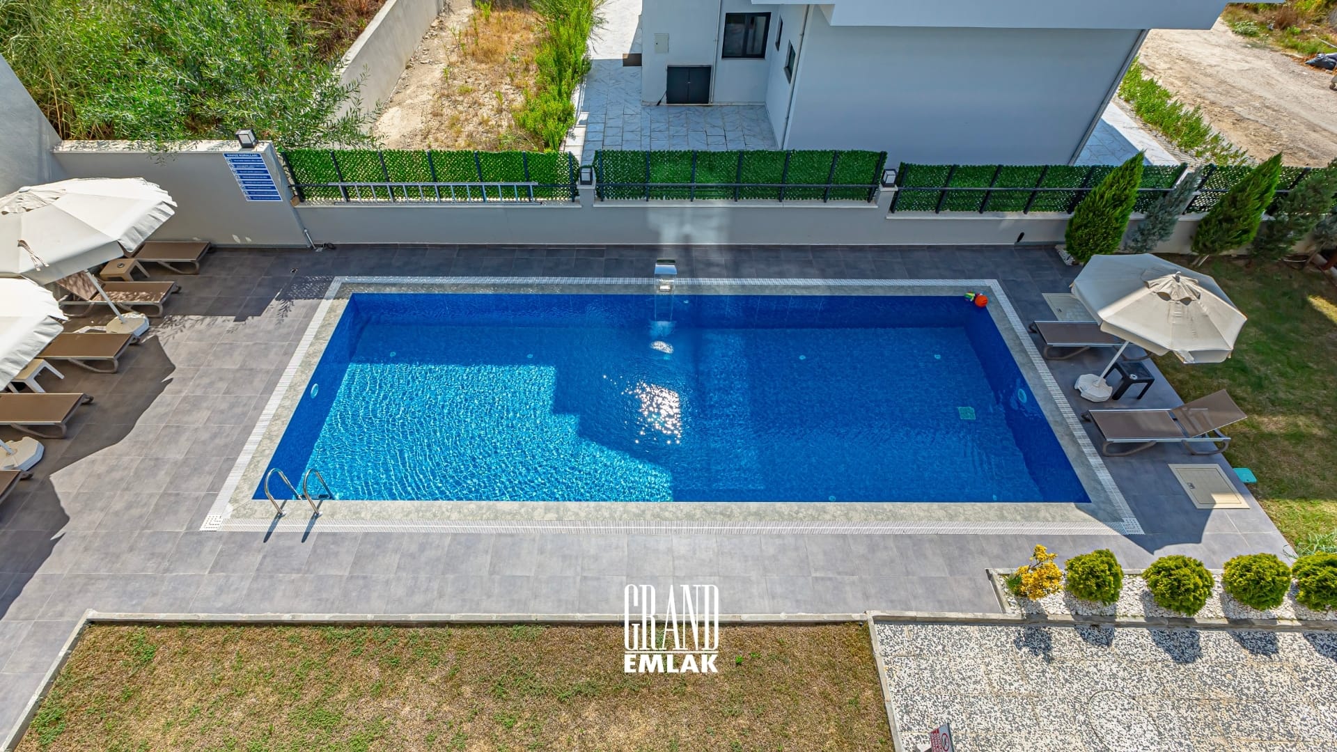 Manavgat’ta Denize Yakın Lojman Olabilecek Satılık 10 Odalı Butik Otel DRON logolu (20)