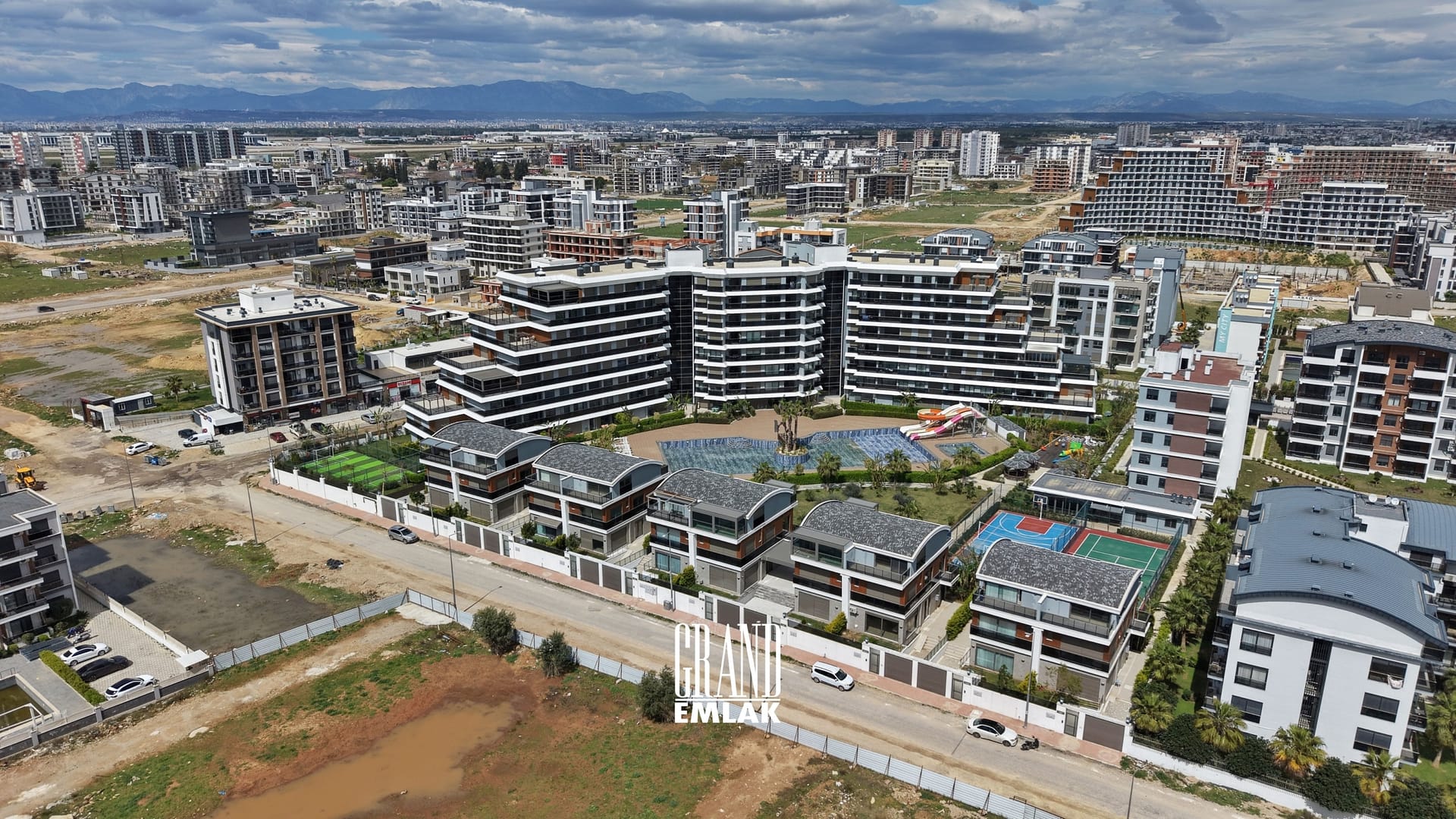 Allure – Lüks Site İçerisinde, Full Eşyalı, Donanımlı 4+1 Satılık Villa R1 (12)