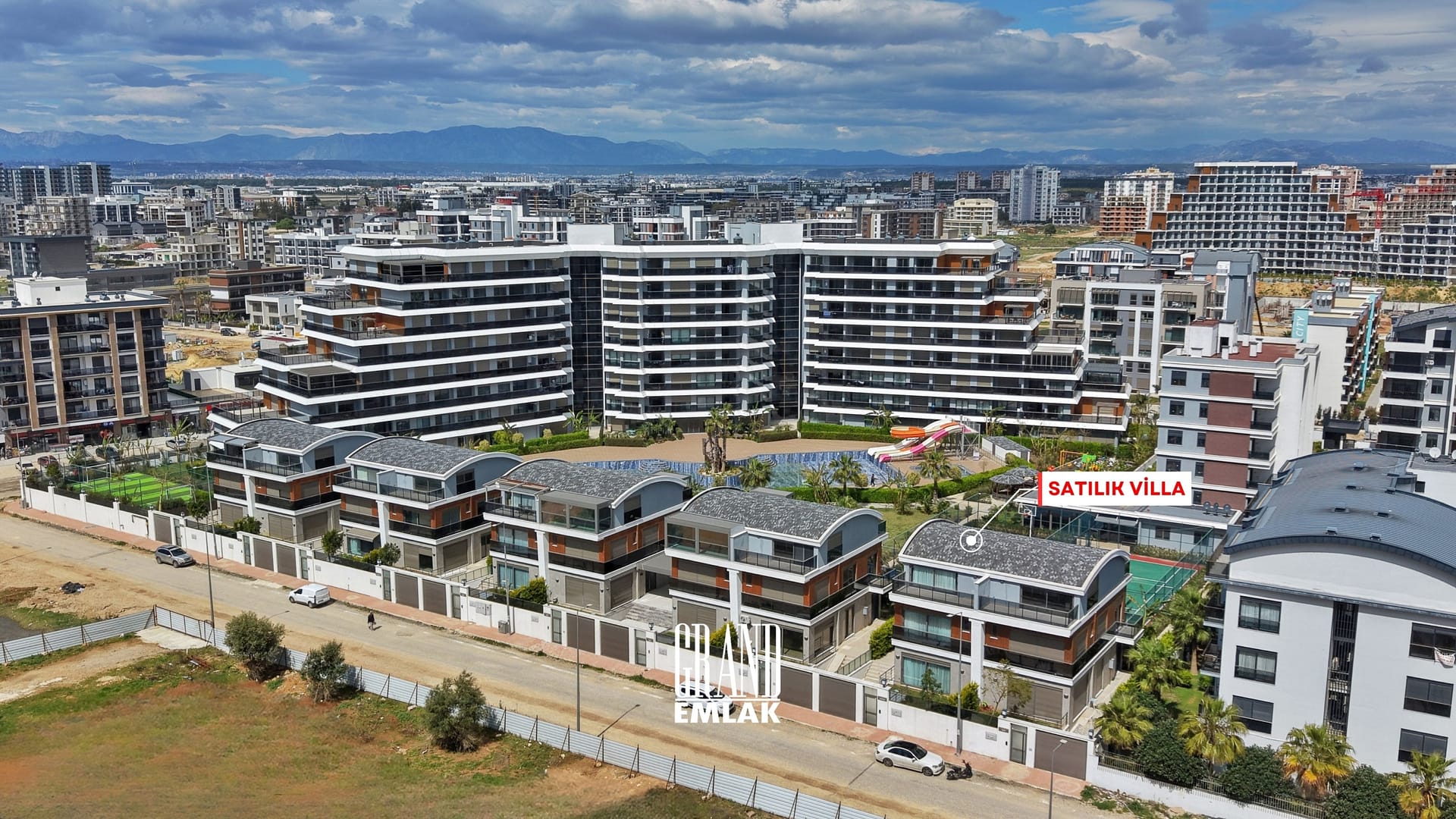 Allure – Lüks Site İçerisinde, Full Eşyalı, Donanımlı 4+1 Satılık Villa R1 (2)