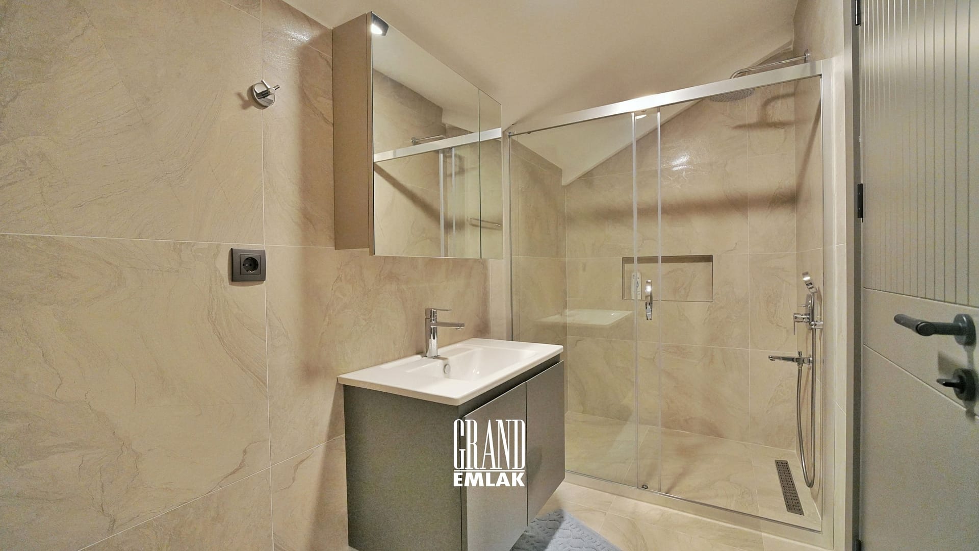 Allure – Lüks Site İçerisinde, Full Eşyalı, Donanımlı 4+1 Satılık Villa R1 (35)