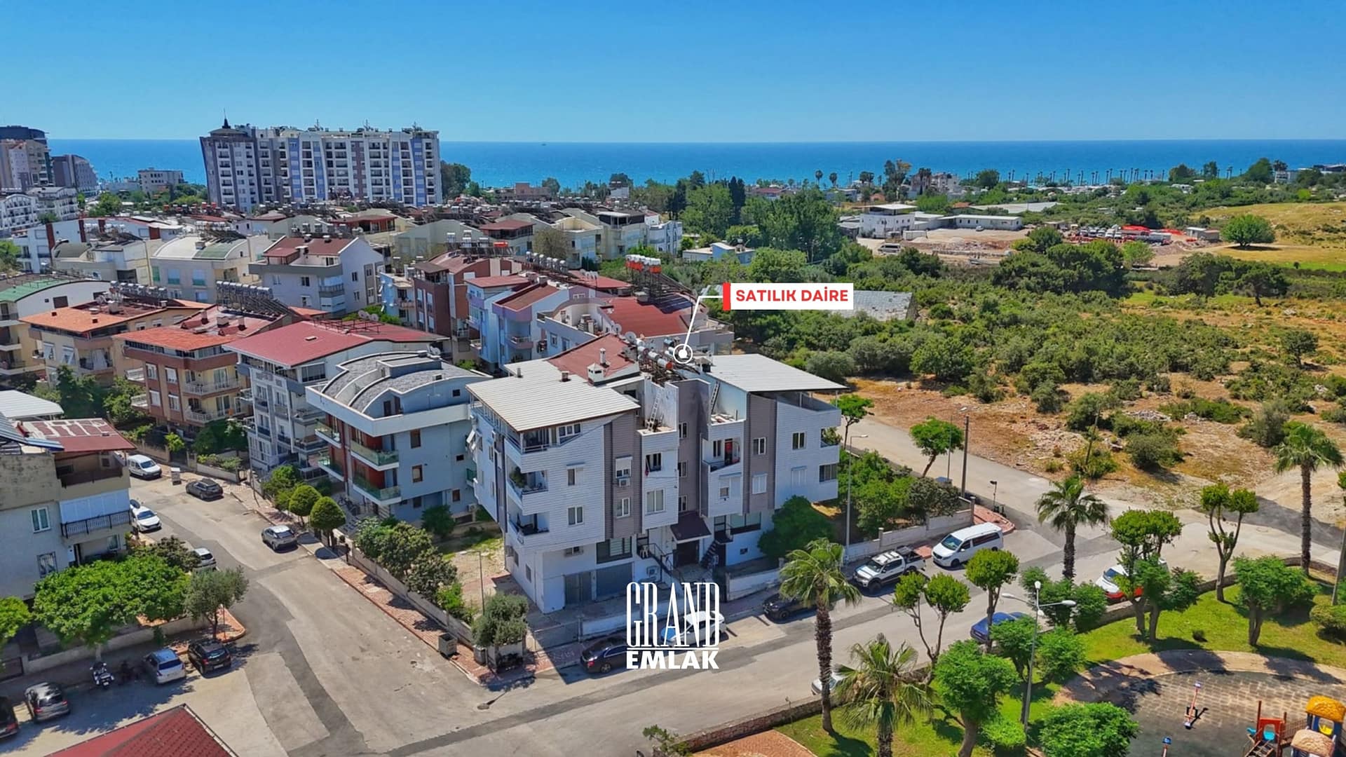 KUŞKAVADA DENİZE YÜRÜME MESAFESİNDE GENİŞ VE KONFORLU 3+1 DAİRE 1 (10)