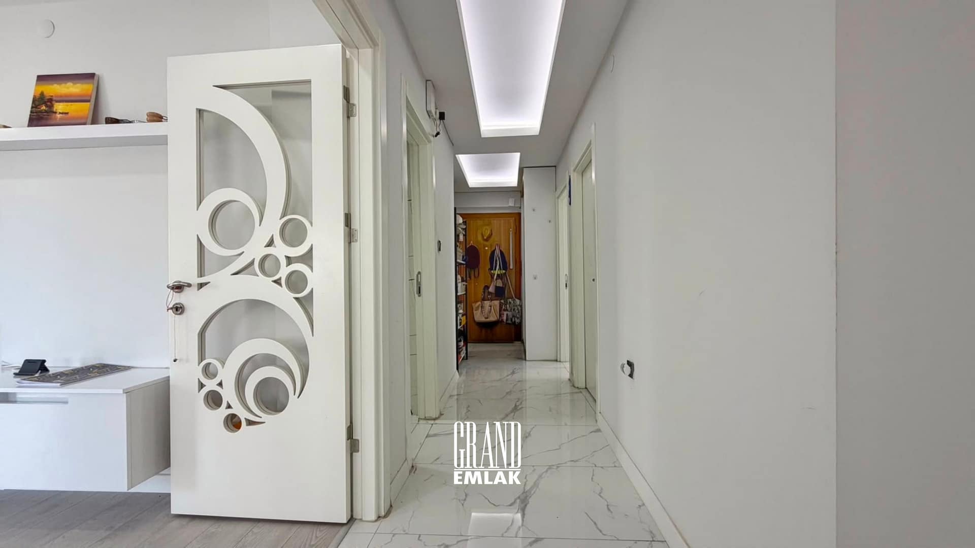 KUŞKAVADA DENİZE YÜRÜME MESAFESİNDE GENİŞ VE KONFORLU 3+1 DAİRE 1 (14)
