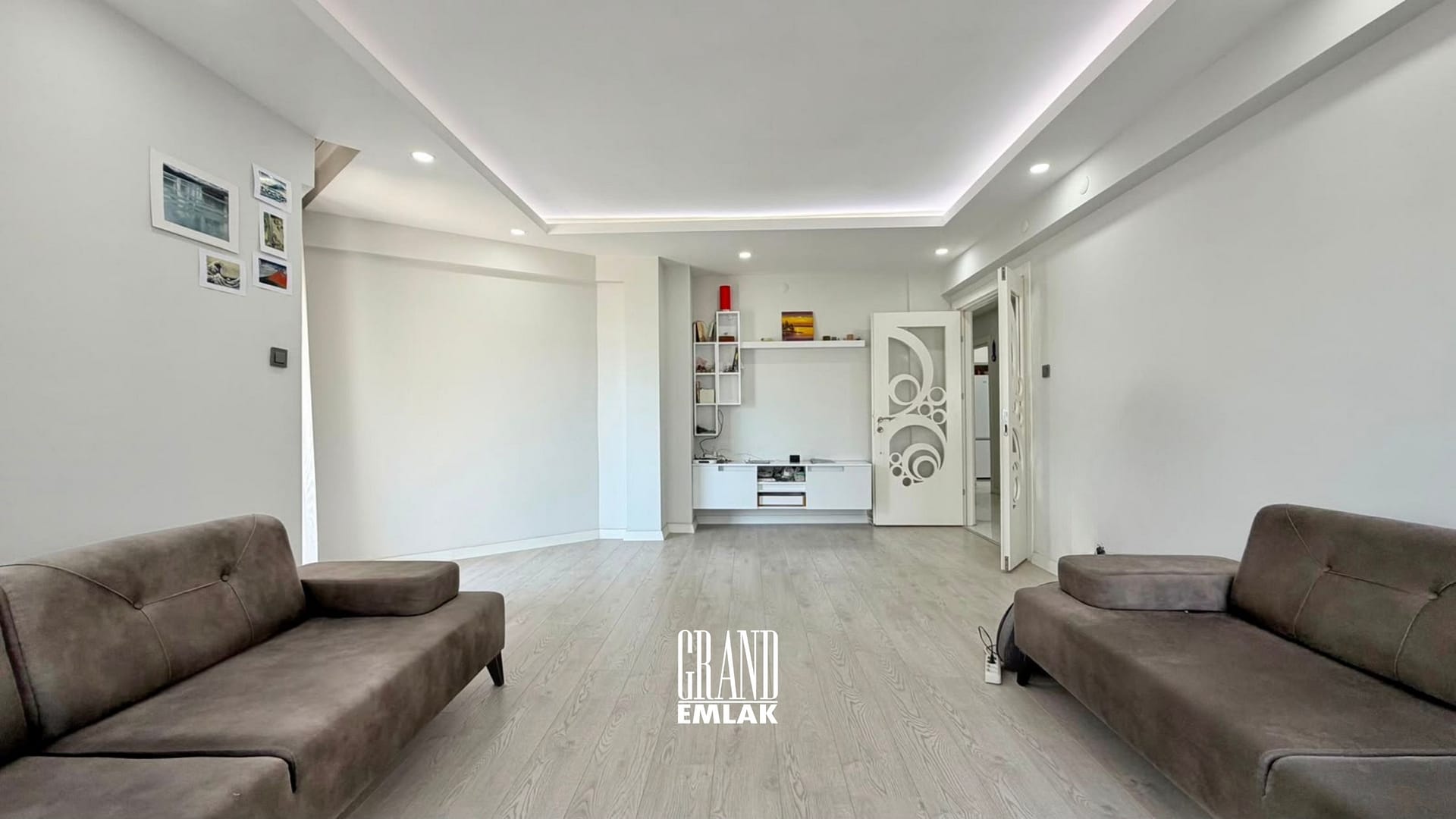 KUŞKAVADA DENİZE YÜRÜME MESAFESİNDE GENİŞ VE KONFORLU 3+1 DAİRE 1 (16)
