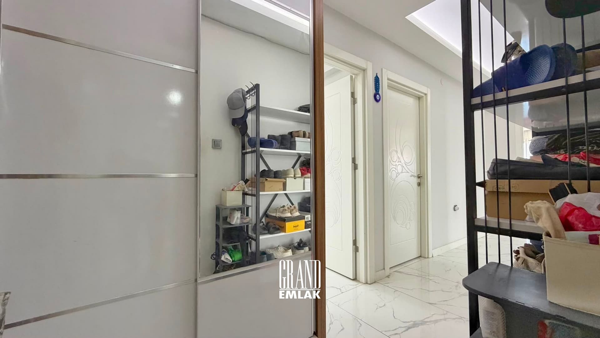 KUŞKAVADA DENİZE YÜRÜME MESAFESİNDE GENİŞ VE KONFORLU 3+1 DAİRE 1 (7)