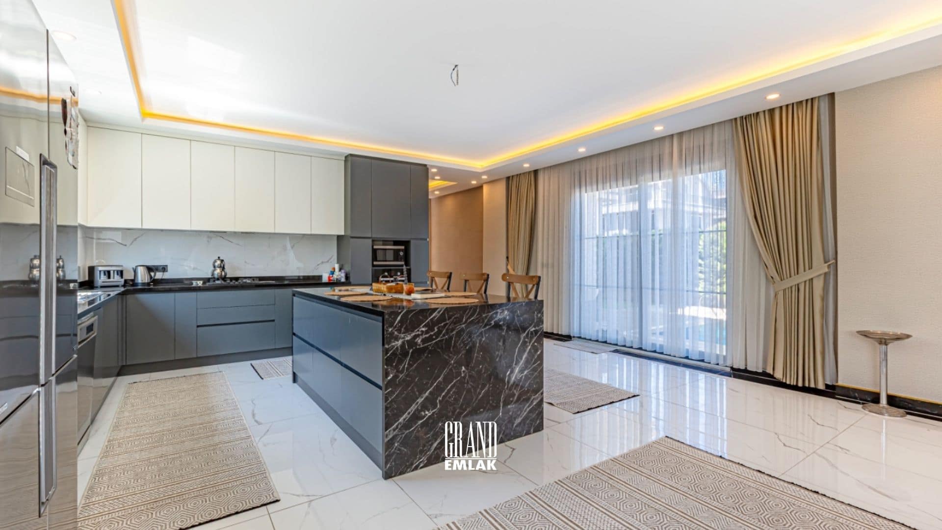 Belek’te 600 m² Köşe Parselde Özel Tasarımlı Satılık (30)