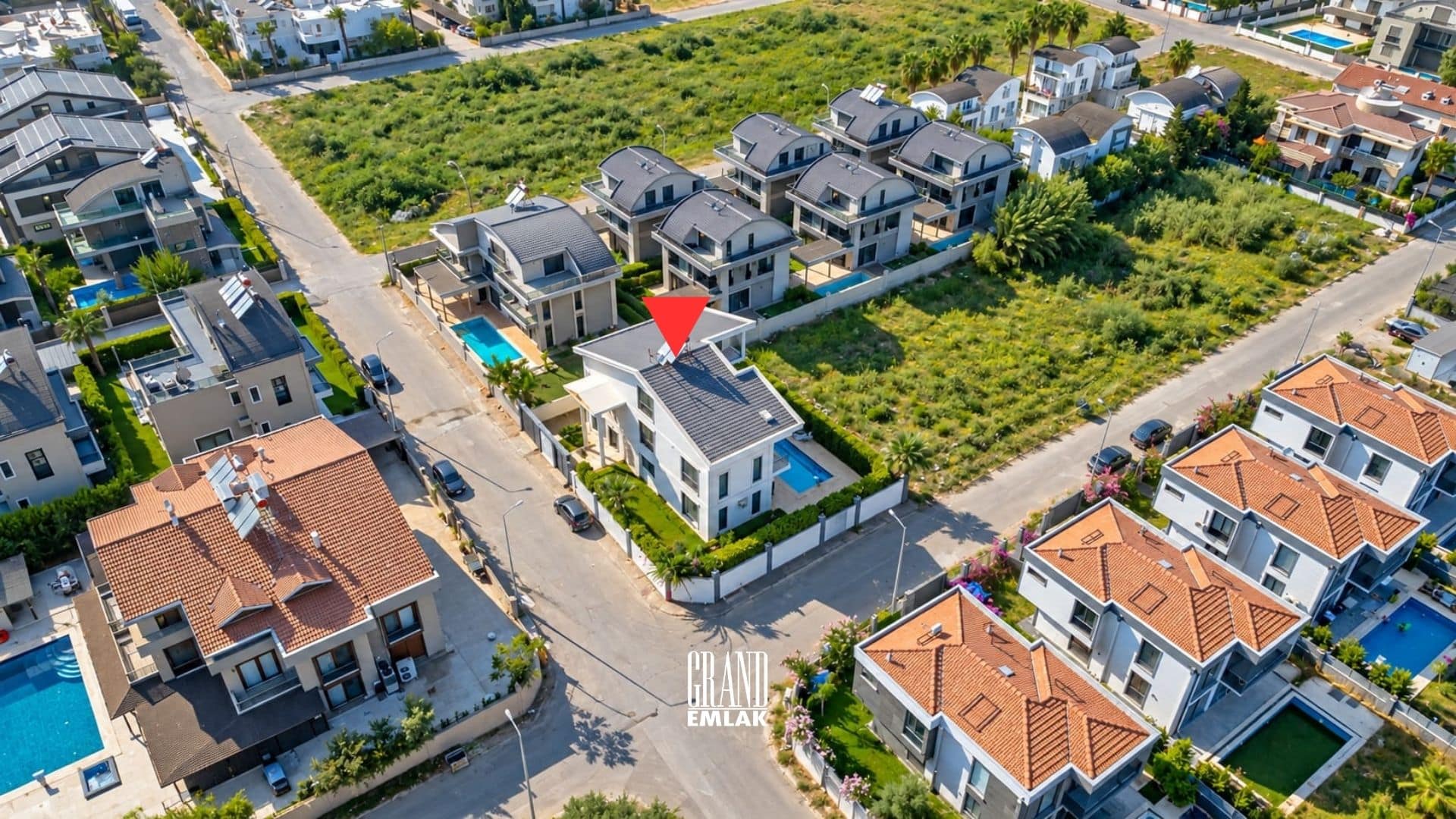 Belek’te 600 m² Köşe Parselde Özel Tasarımlı Satılık (4)