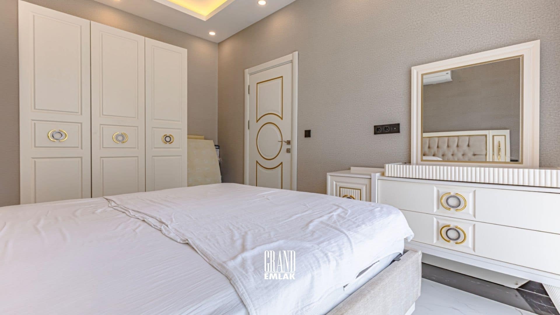 Belek’te 600 m² Köşe Parselde Özel Tasarımlı Satılık (42)