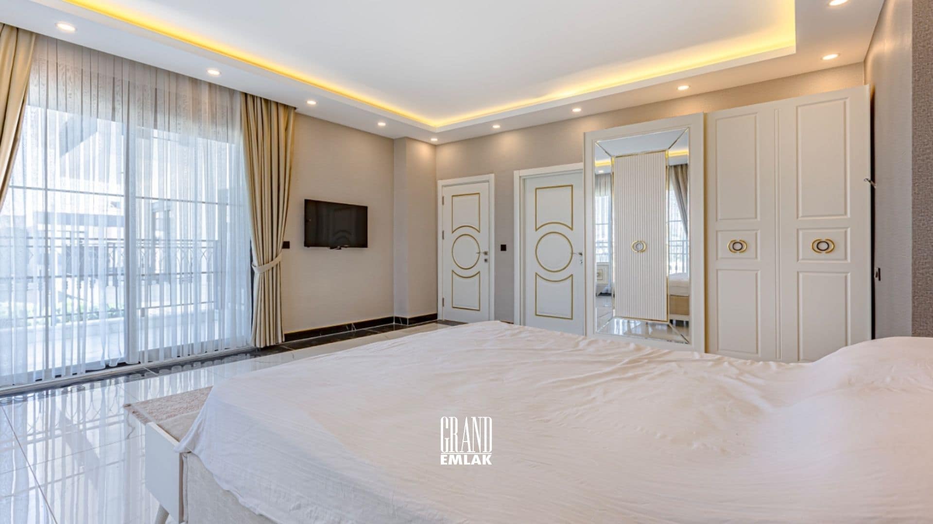 Belek’te 600 m² Köşe Parselde Özel Tasarımlı Satılık (48)