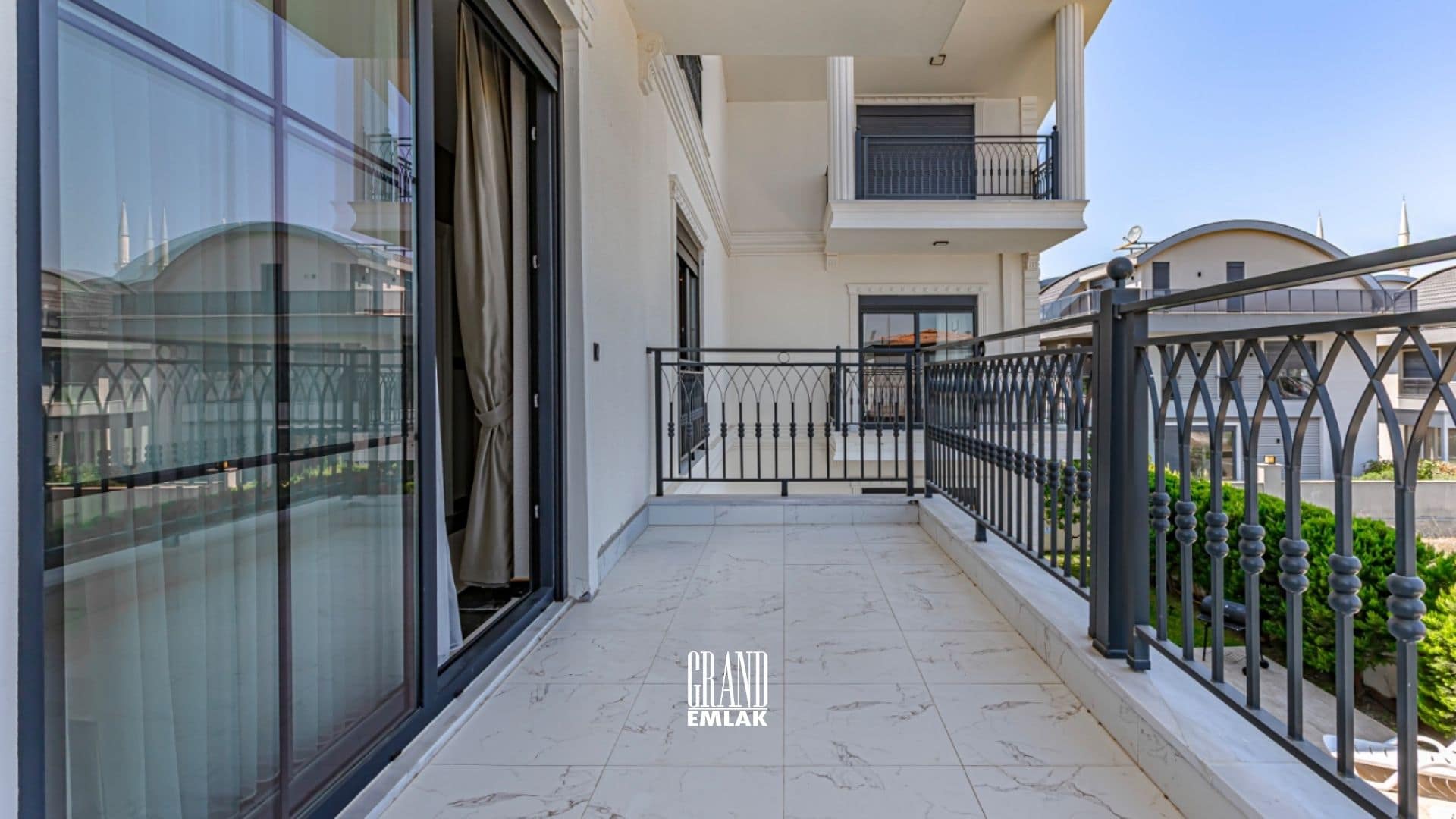 Belek’te 600 m² Köşe Parselde Özel Tasarımlı Satılık (60)