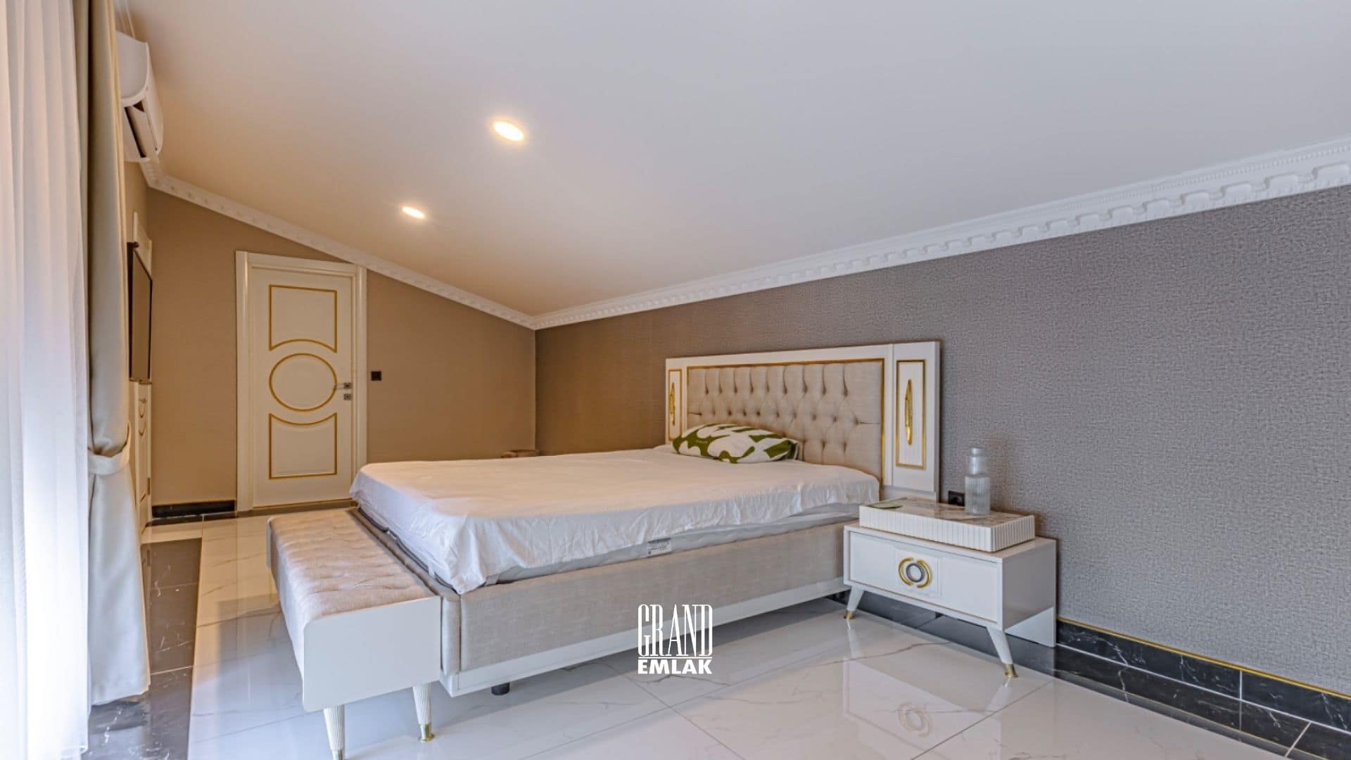 Belek’te 600 m² Köşe Parselde Özel Tasarımlı Satılık (64)