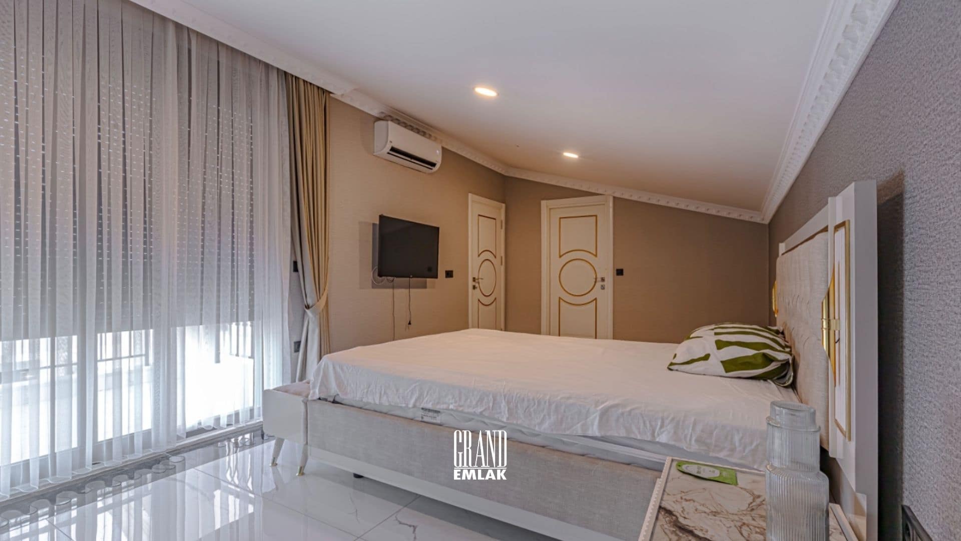 Belek’te 600 m² Köşe Parselde Özel Tasarımlı Satılık (65)