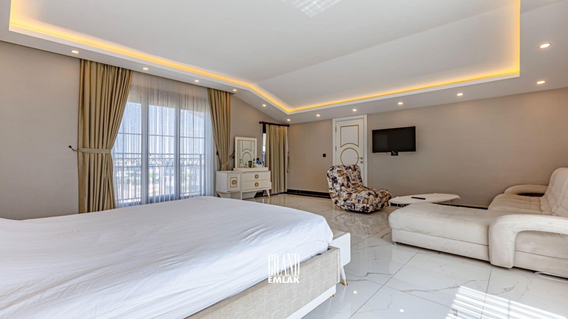 Belek’te 600 m² Köşe Parselde Özel Tasarımlı Satılık (69)