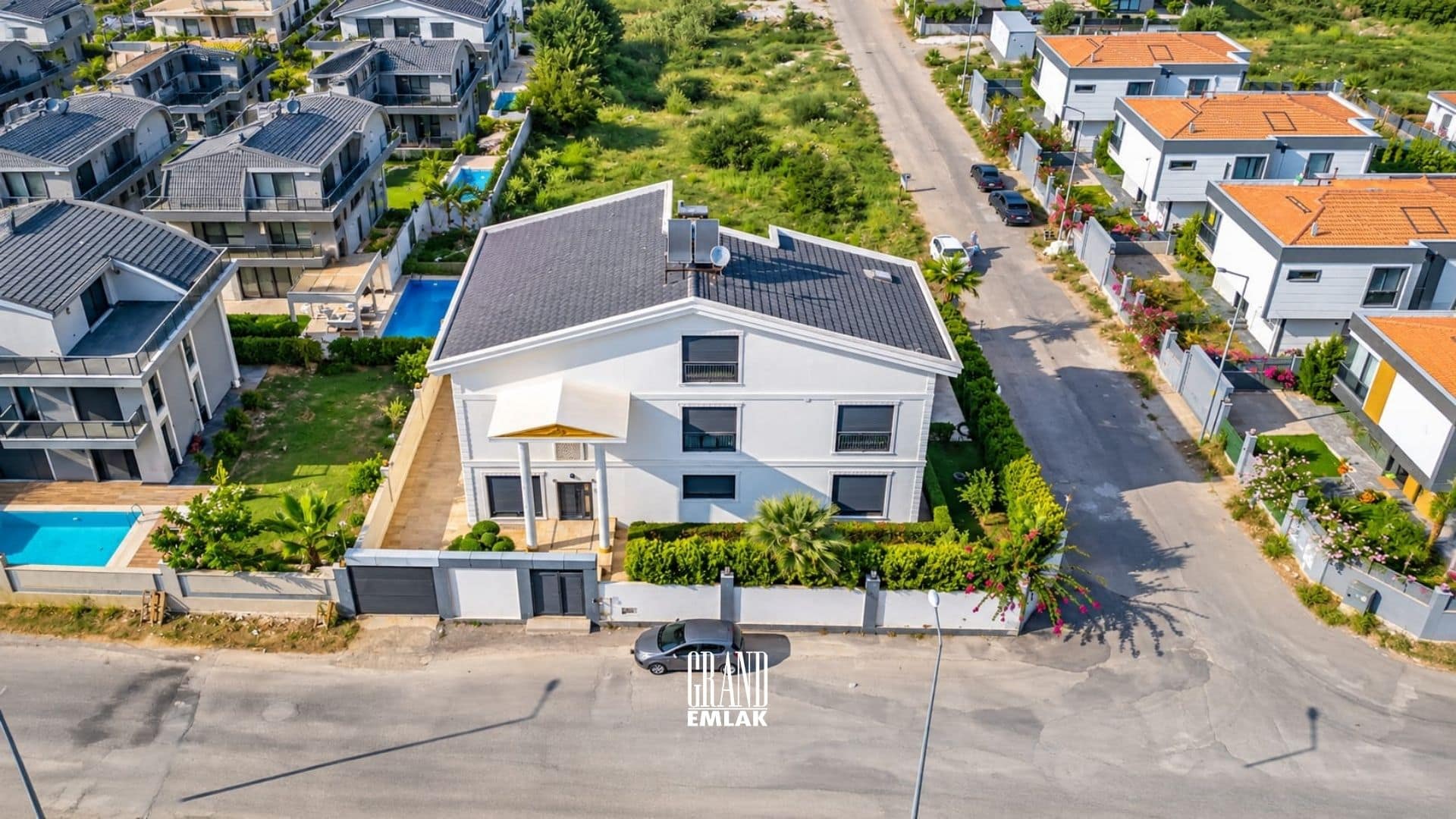 Belek’te 600 m² Köşe Parselde Özel Tasarımlı Satılık (7)