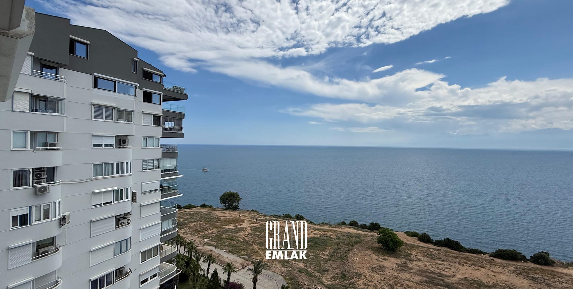 Kılıçarslan Sitesinde Denize Sıfır Lüks Eşyalı 12.Katta 3+1 Kiralık Daire (1)
