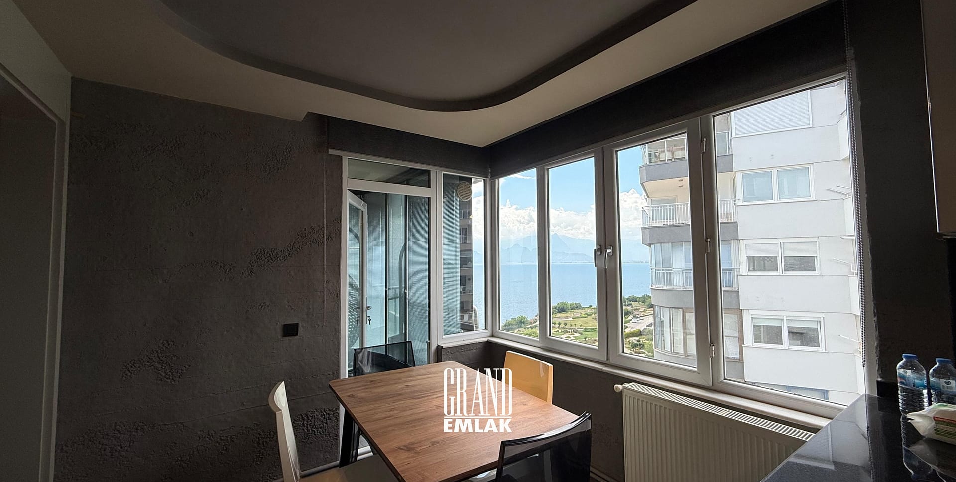 Kılıçarslan Sitesinde Denize Sıfır Lüks Eşyalı 12.Katta 3+1 Kiralık Daire (10)