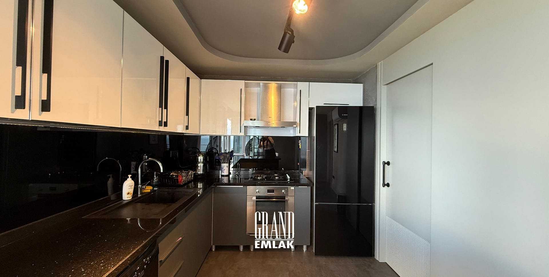 Kılıçarslan Sitesinde Denize Sıfır Lüks Eşyalı 12.Katta 3+1 Kiralık Daire (12)
