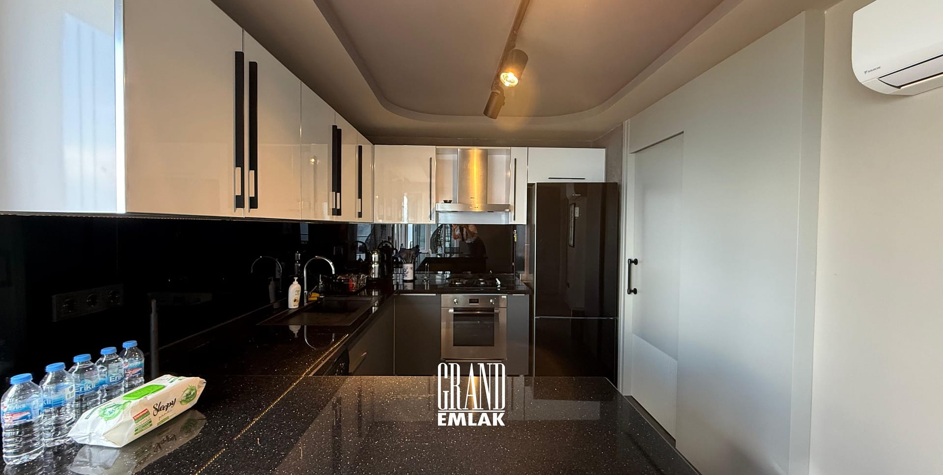 Kılıçarslan Sitesinde Denize Sıfır Lüks Eşyalı 12.Katta 3+1 Kiralık Daire (13)