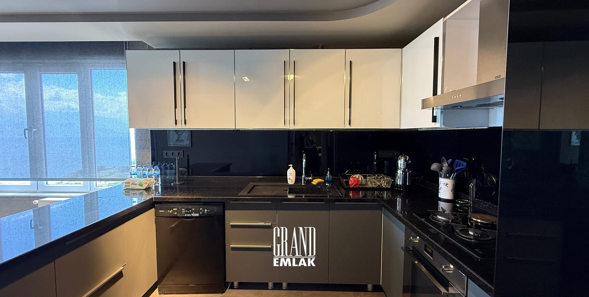 Kılıçarslan Sitesinde Denize Sıfır Lüks Eşyalı 12.Katta 3+1 Kiralık Daire (15)
