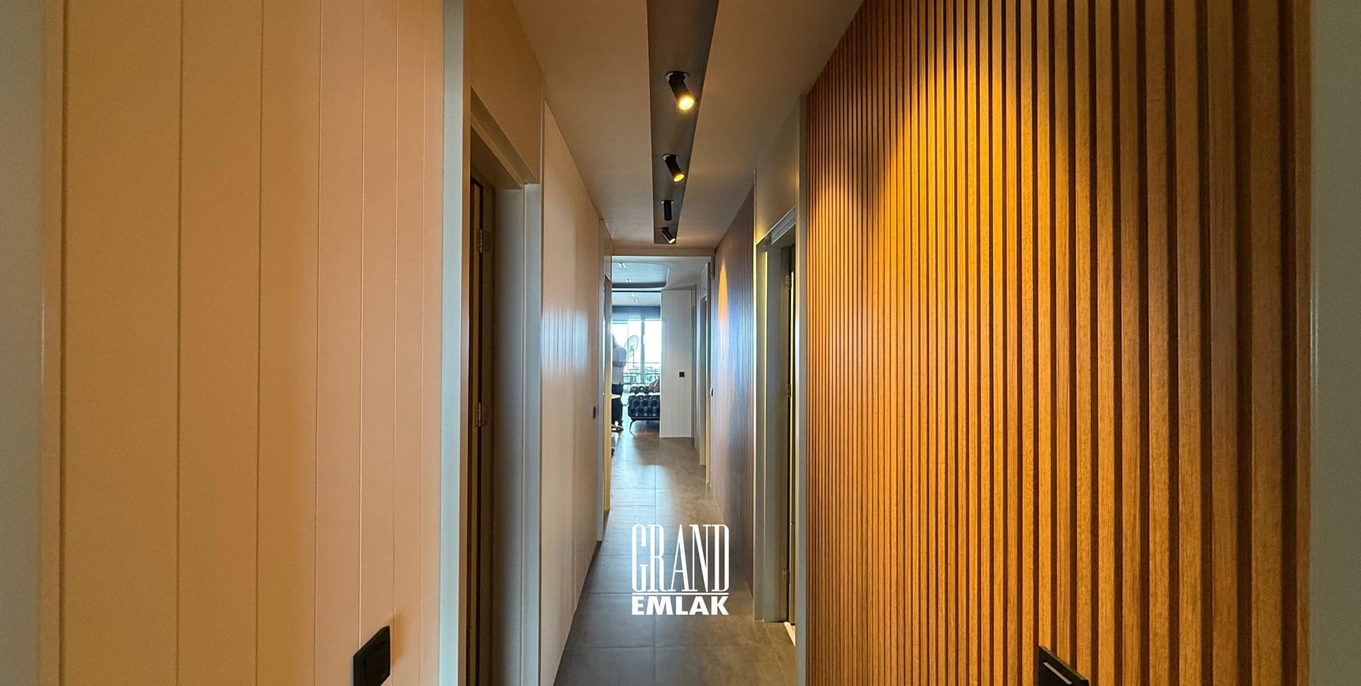 Kılıçarslan Sitesinde Denize Sıfır Lüks Eşyalı 12.Katta 3+1 Kiralık Daire (18)